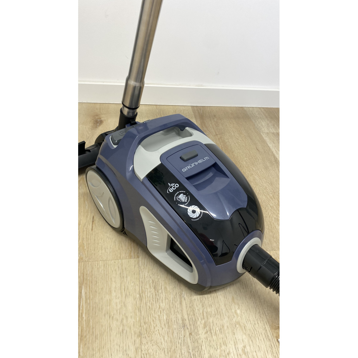 Пилосос GVC-720RS Grunhelm