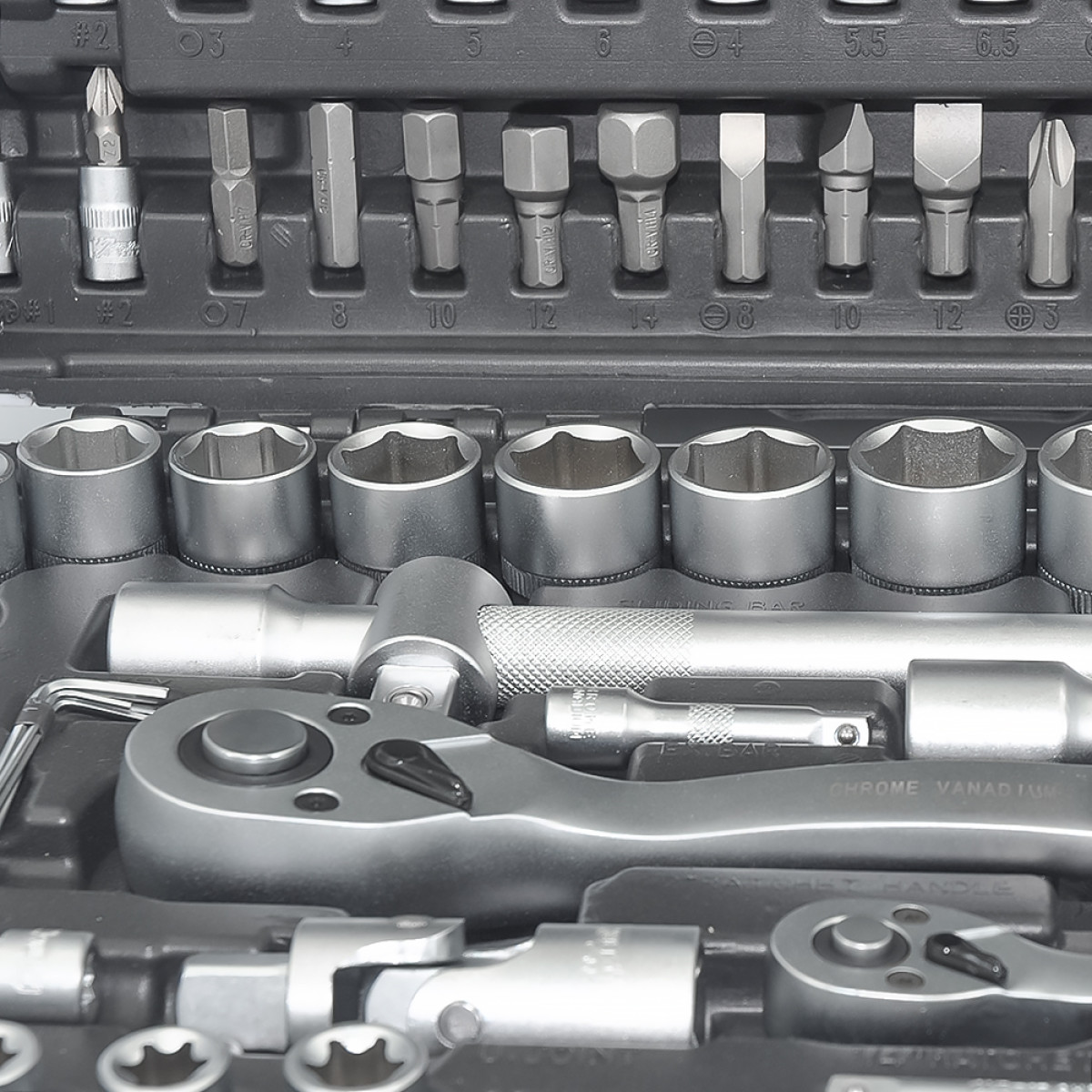 Набір інструментів професійний 1/2" і 1/4" 82 од. WERK 70223