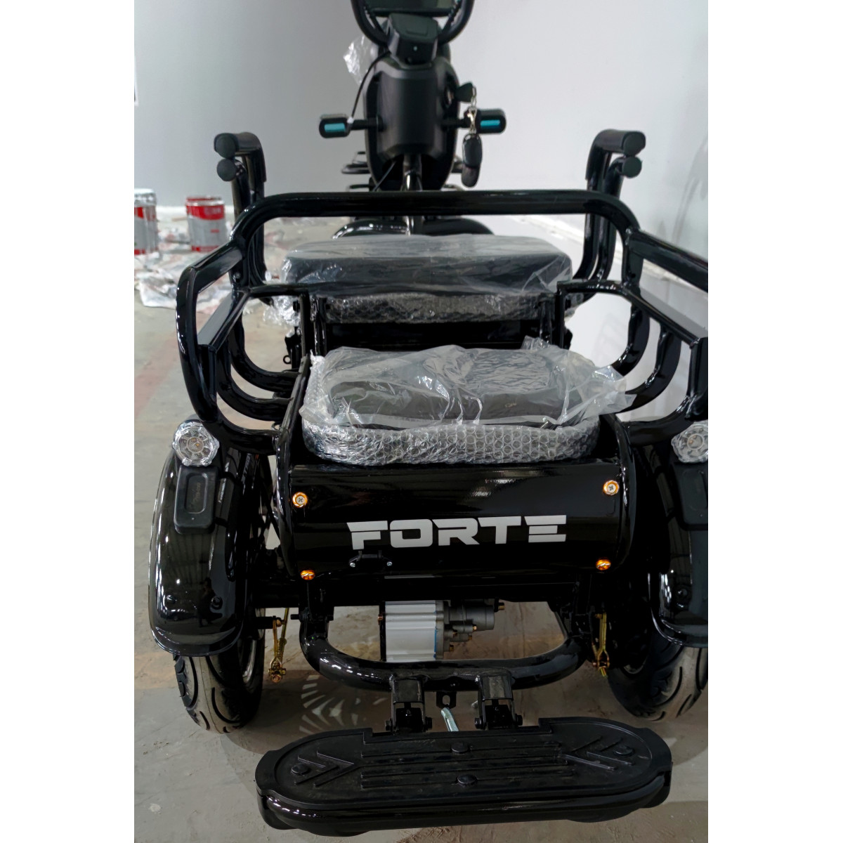 Электроскутер FORTE СARGO Черный