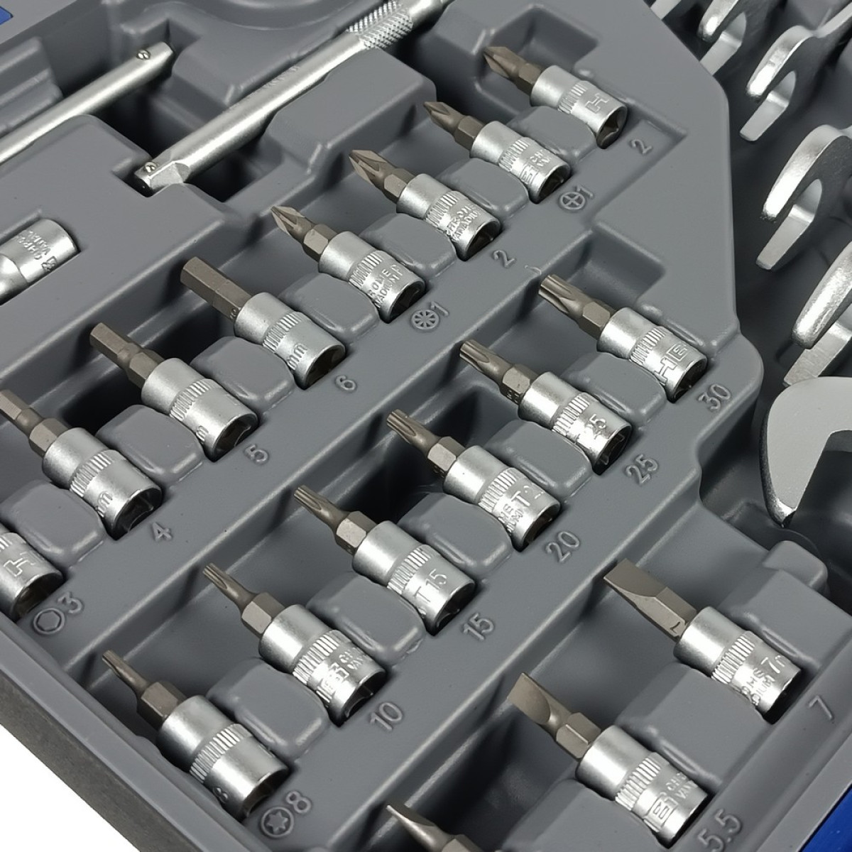 Набір інструментів професійний 1/4" і 1/2" 82 од. Haisser BLACK 70253