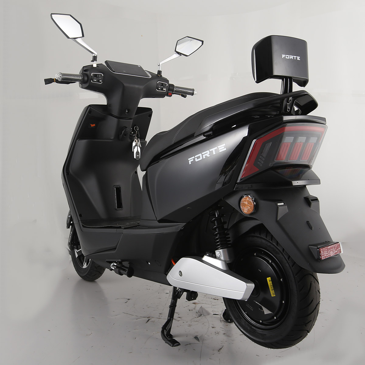 Скутер аккумуляторный FORTE RANGER Черный