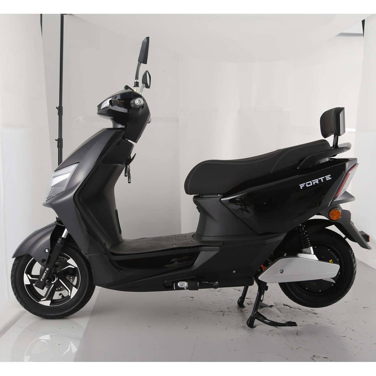 Скутер аккумуляторный FORTE RANGER Черный