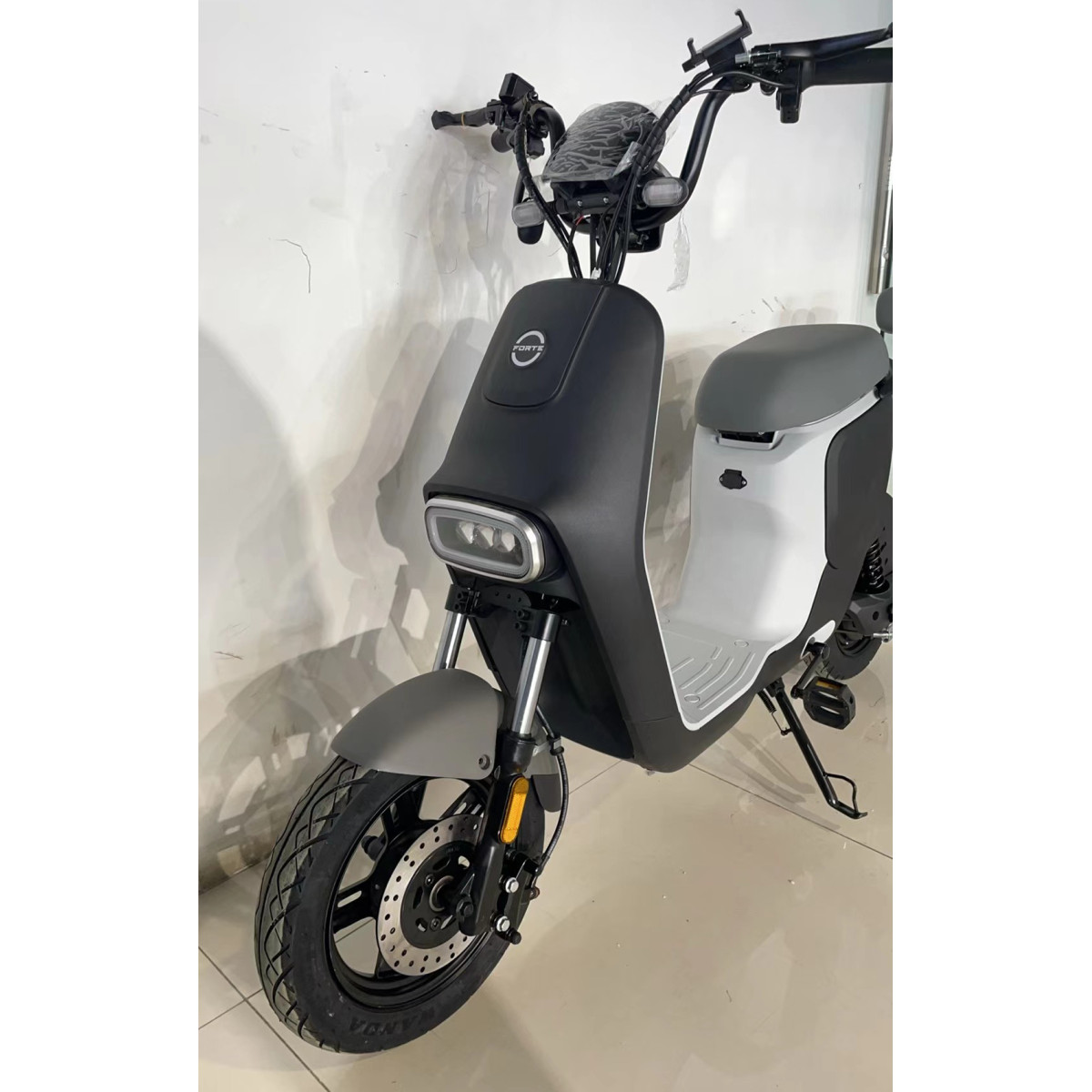 Велоскутер акумуляторний FORTE SPIN Чорний