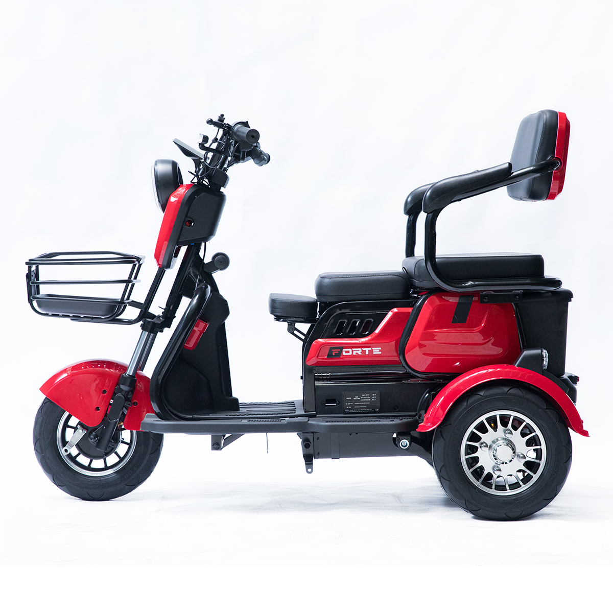 Трицикл аккумуляторный Forte Family-P600, Красный