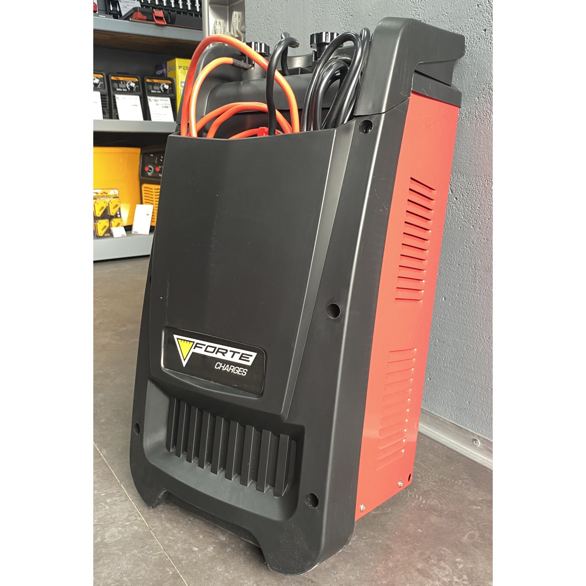 Пускозарядное устройство для автомобиля CD-420FP Forte