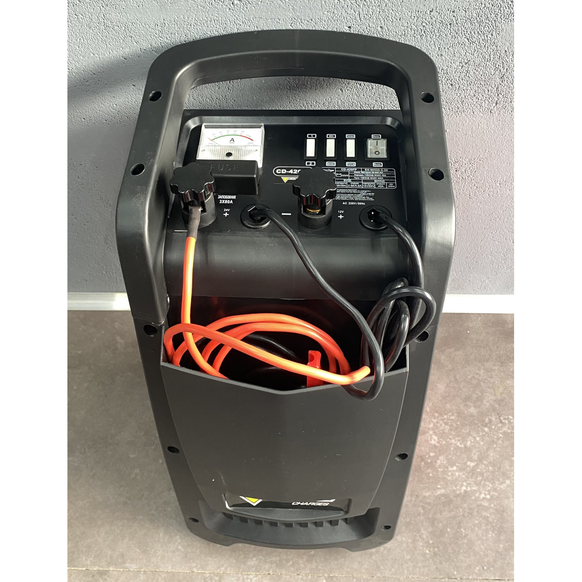 Пускозарядное устройство для автомобиля CD-420FP Forte