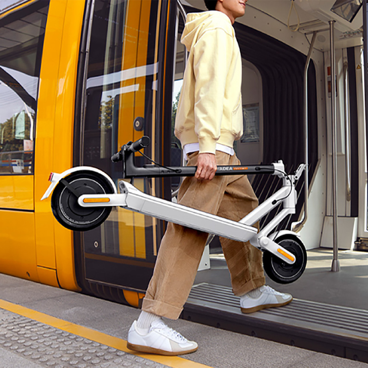 Самокат акумуляторний Yadea Artist сірий