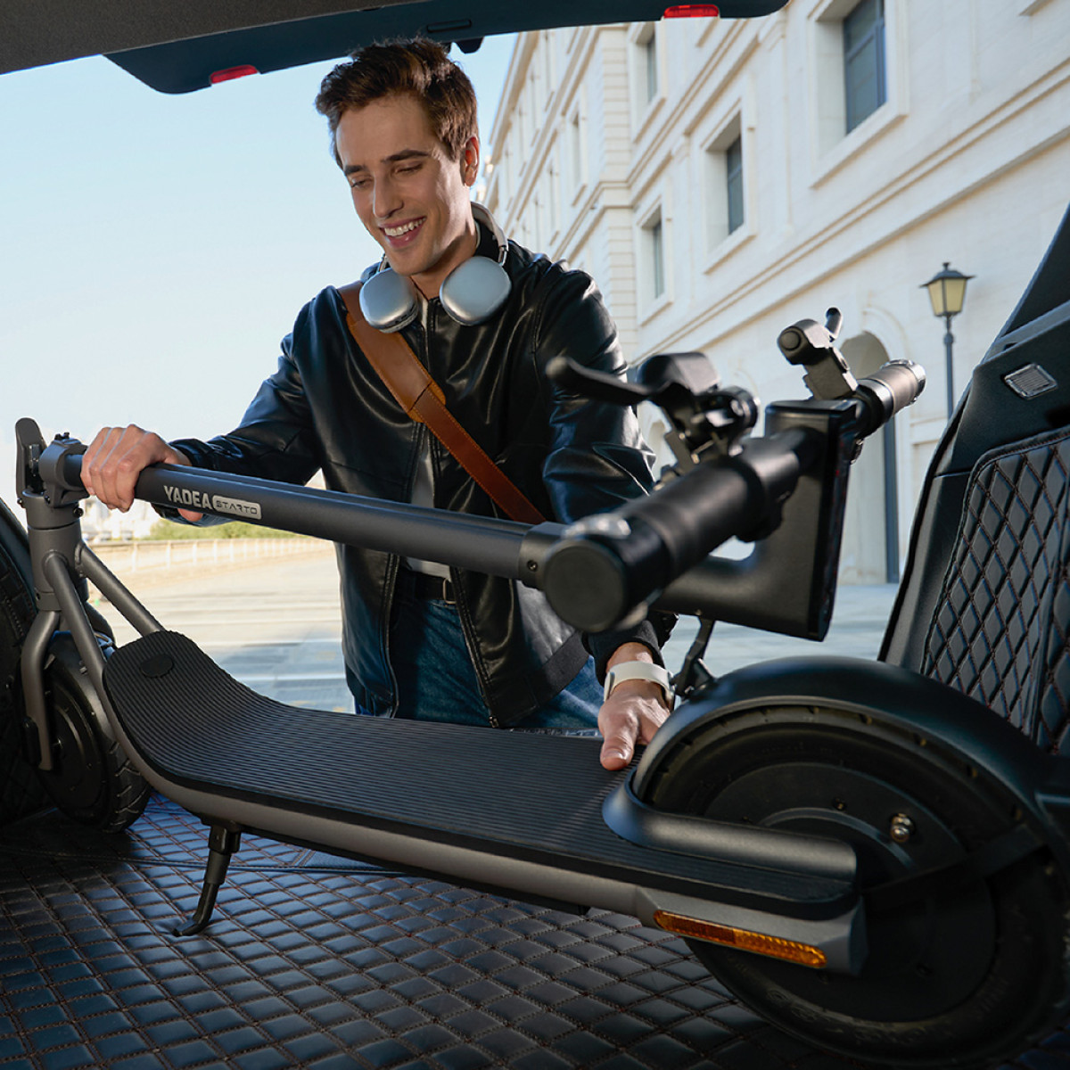 Самокат акумуляторний Yadea Starto сірий