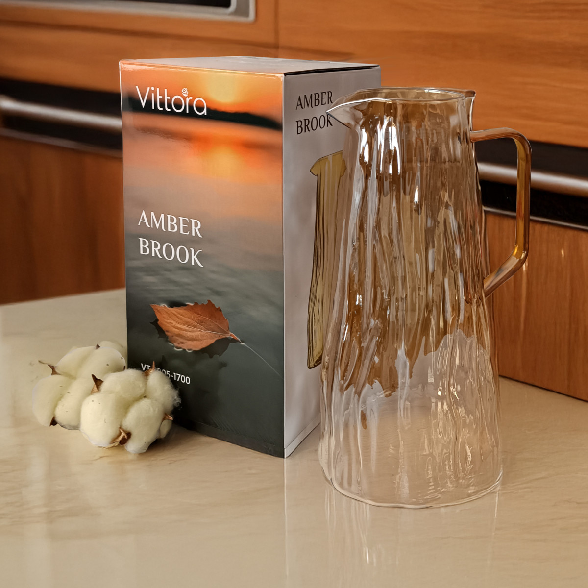 Глечик скляний VT-5905-1700 Amber Brook 1,7L Vittora