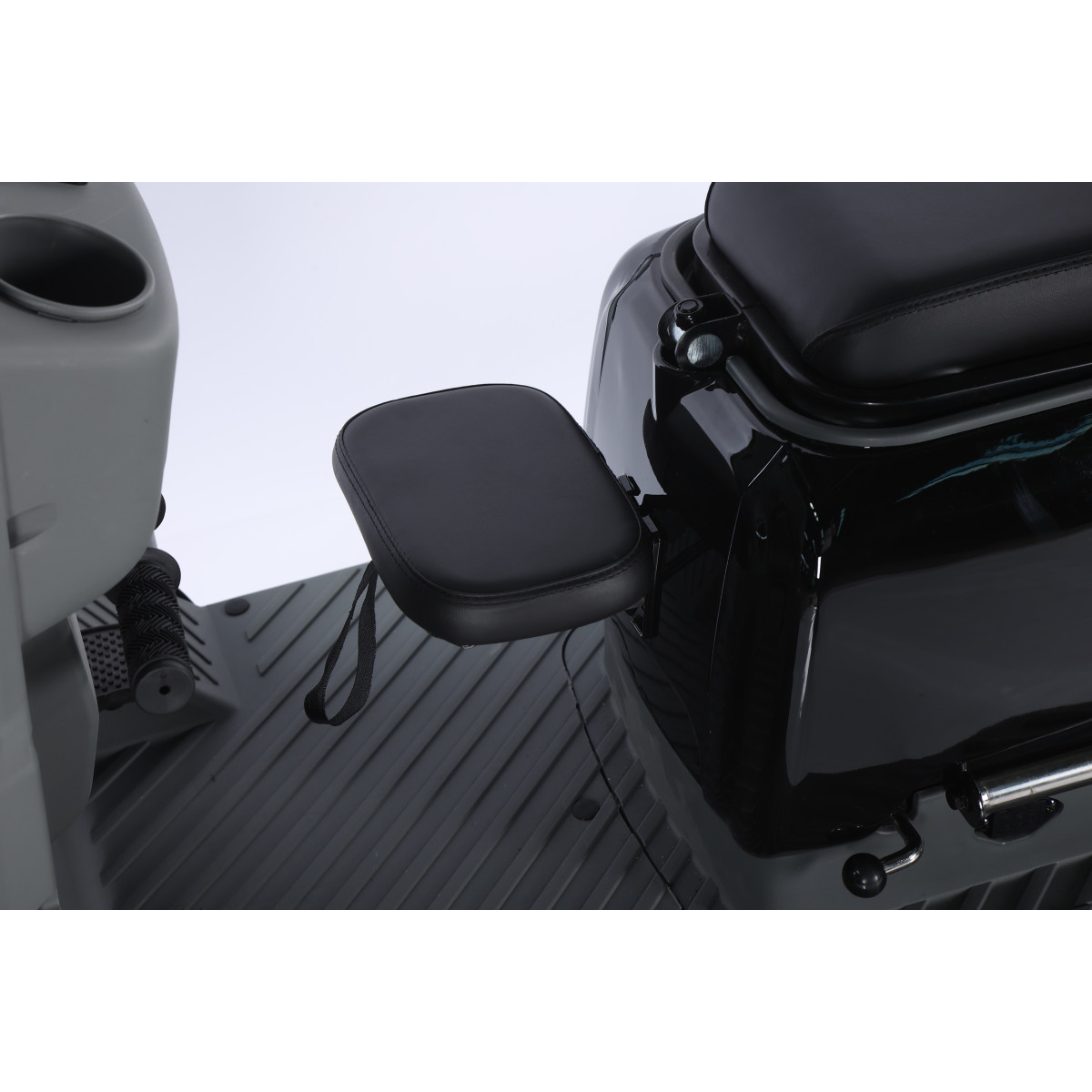 Трицикл акумуляторний Forte SONIC-WN800B Чорний