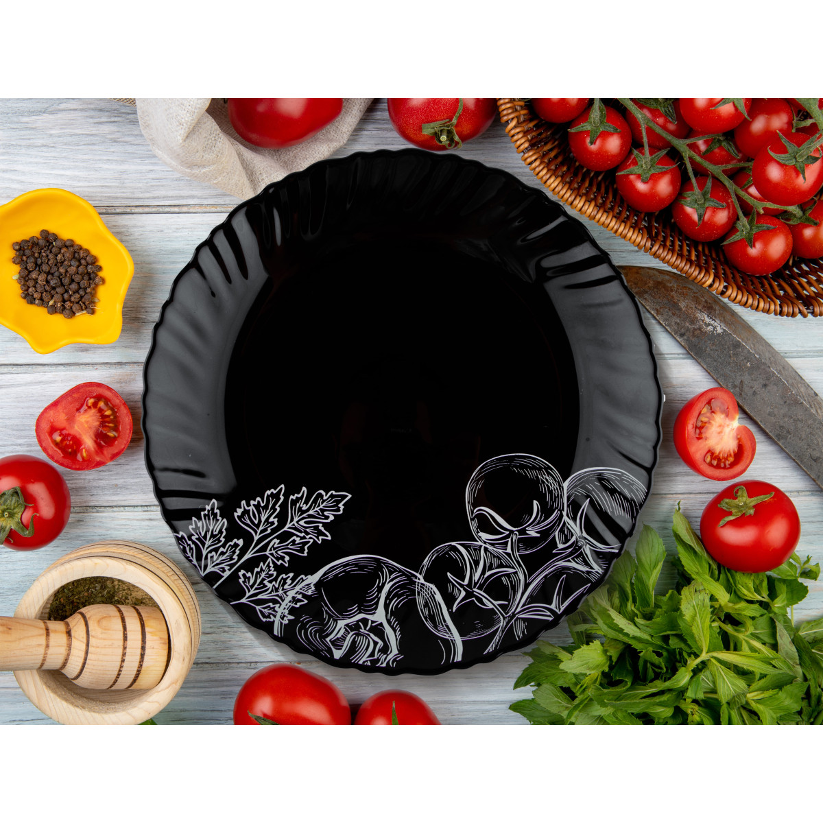 Тарілка десертна V-190Bvs Овочевий етюд black Vittora 190 мм