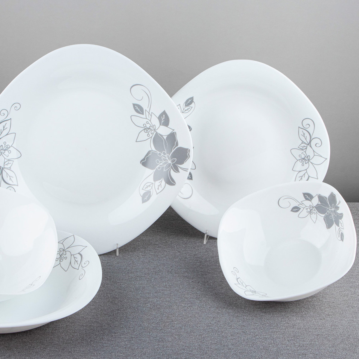 Тарелка десертная Хрупкая лилия Square V-215Stl Vittora 215 мм