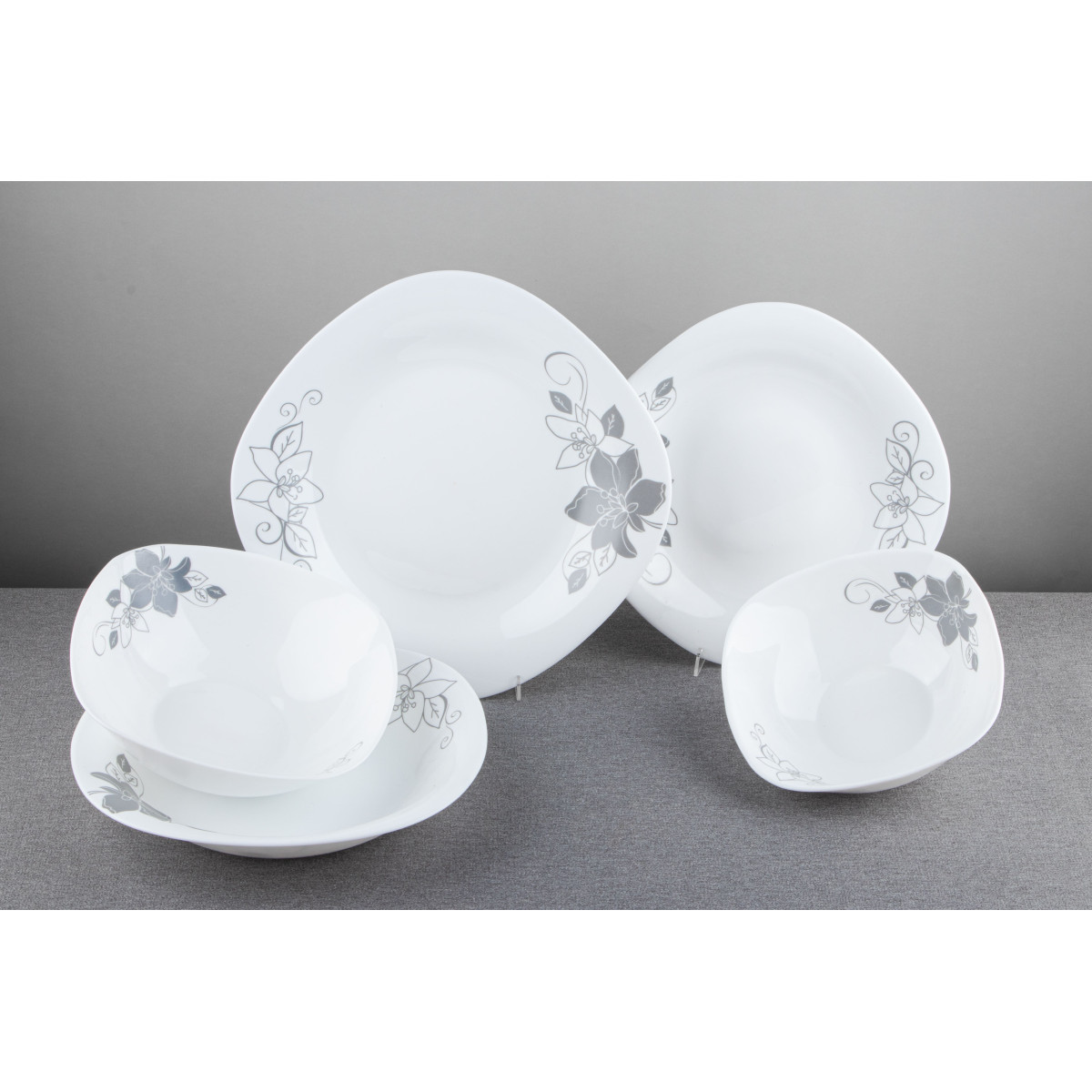 Тарелка обеденная Хрупкая лилия Square V-240Stl Vittora 240 мм