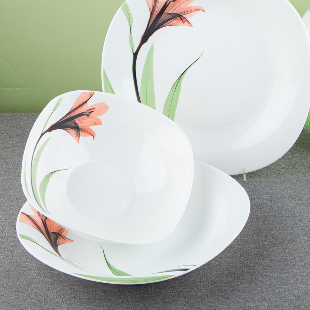 Тарілка супова V-230Spl Рожева лілія square Vittora 230 мм