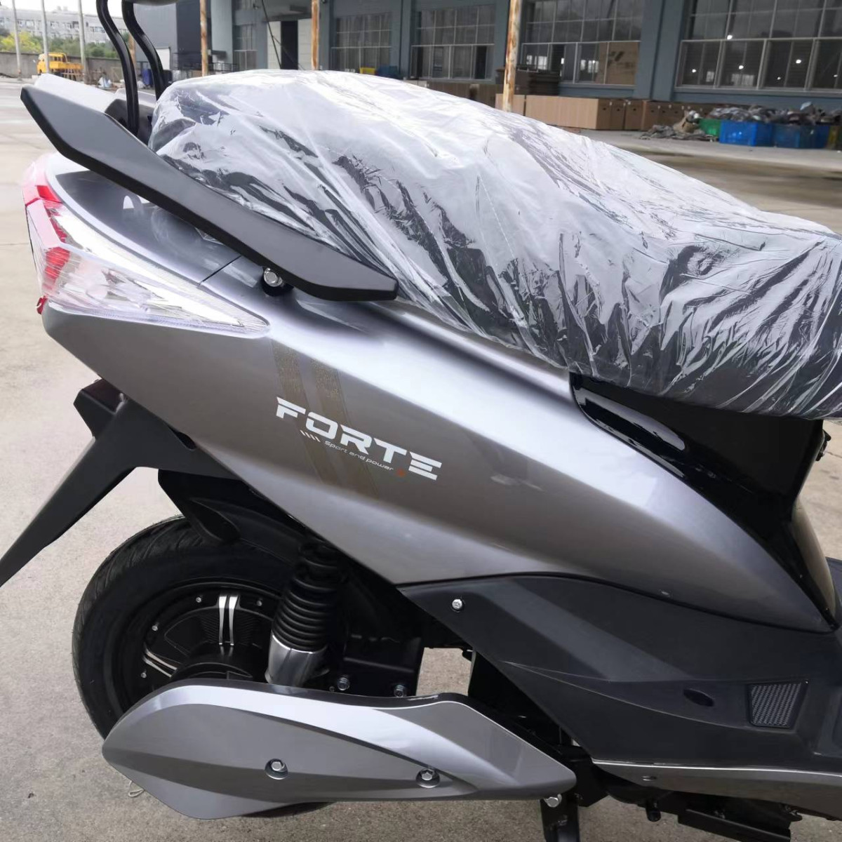Электроскутер FORTE HAWK серый