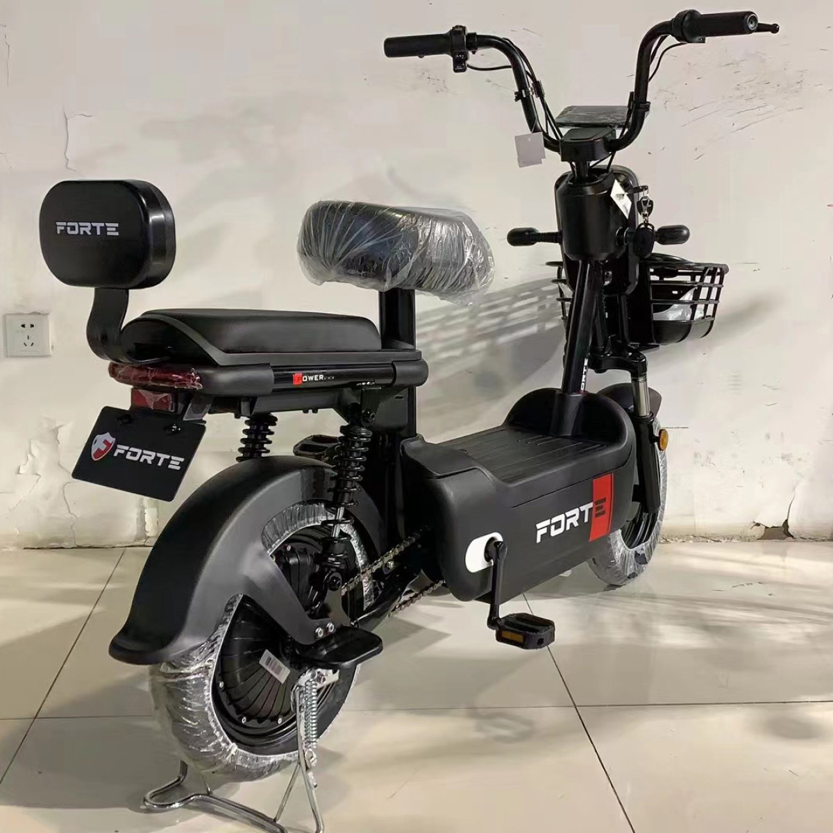 Велоскутер аккумуляторный FORTE LUCKY черный