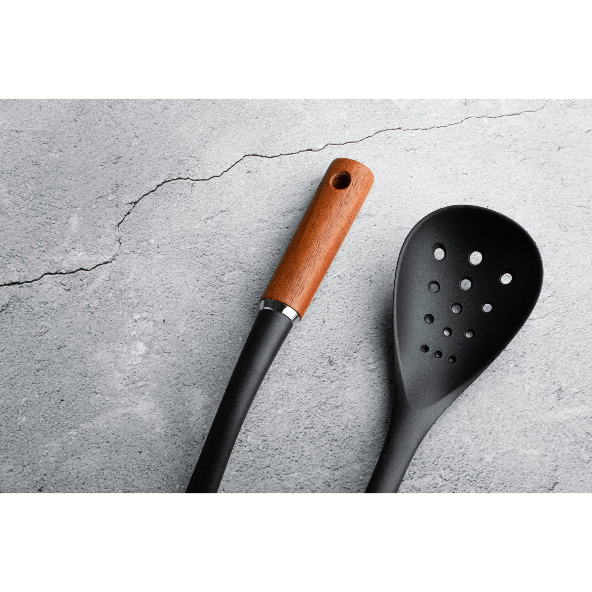 Ложка з отворами горіх GT-5806 GUSTO