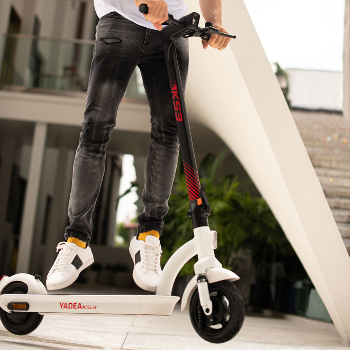 Самокат акумуляторний YADEA KS3 біло-чорно-червоний, 500Вт