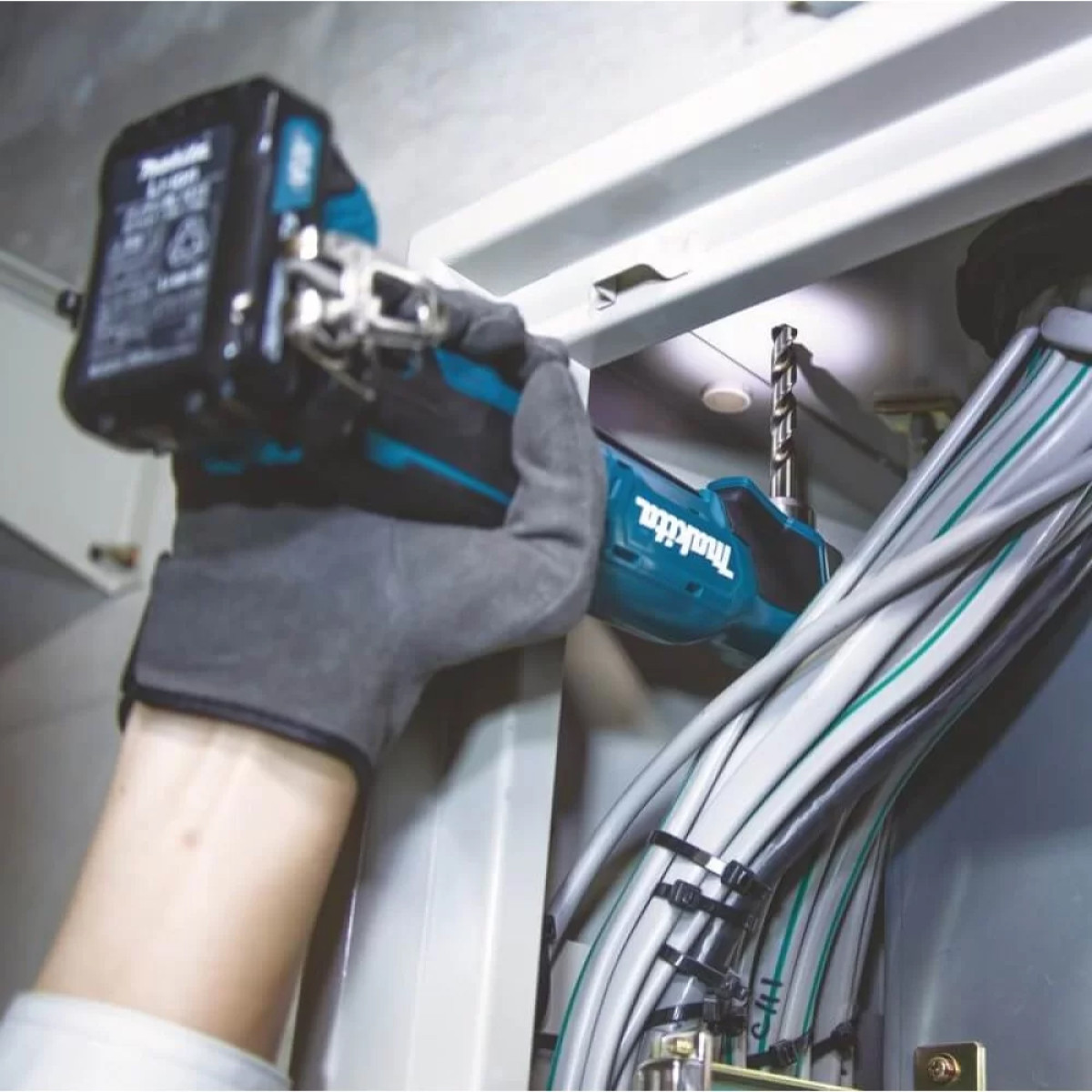 Акумуляторний кутовий дриль DA332DZ Makita
